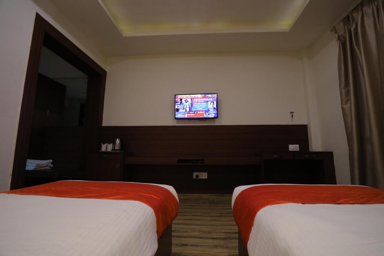 Hotel Marygold Агра Екстериор снимка