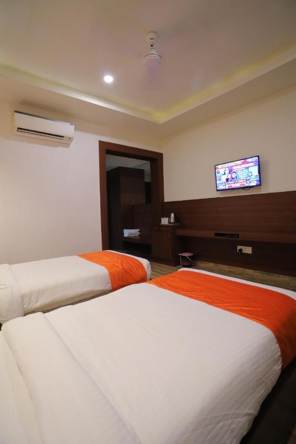 Hotel Marygold Агра Екстериор снимка