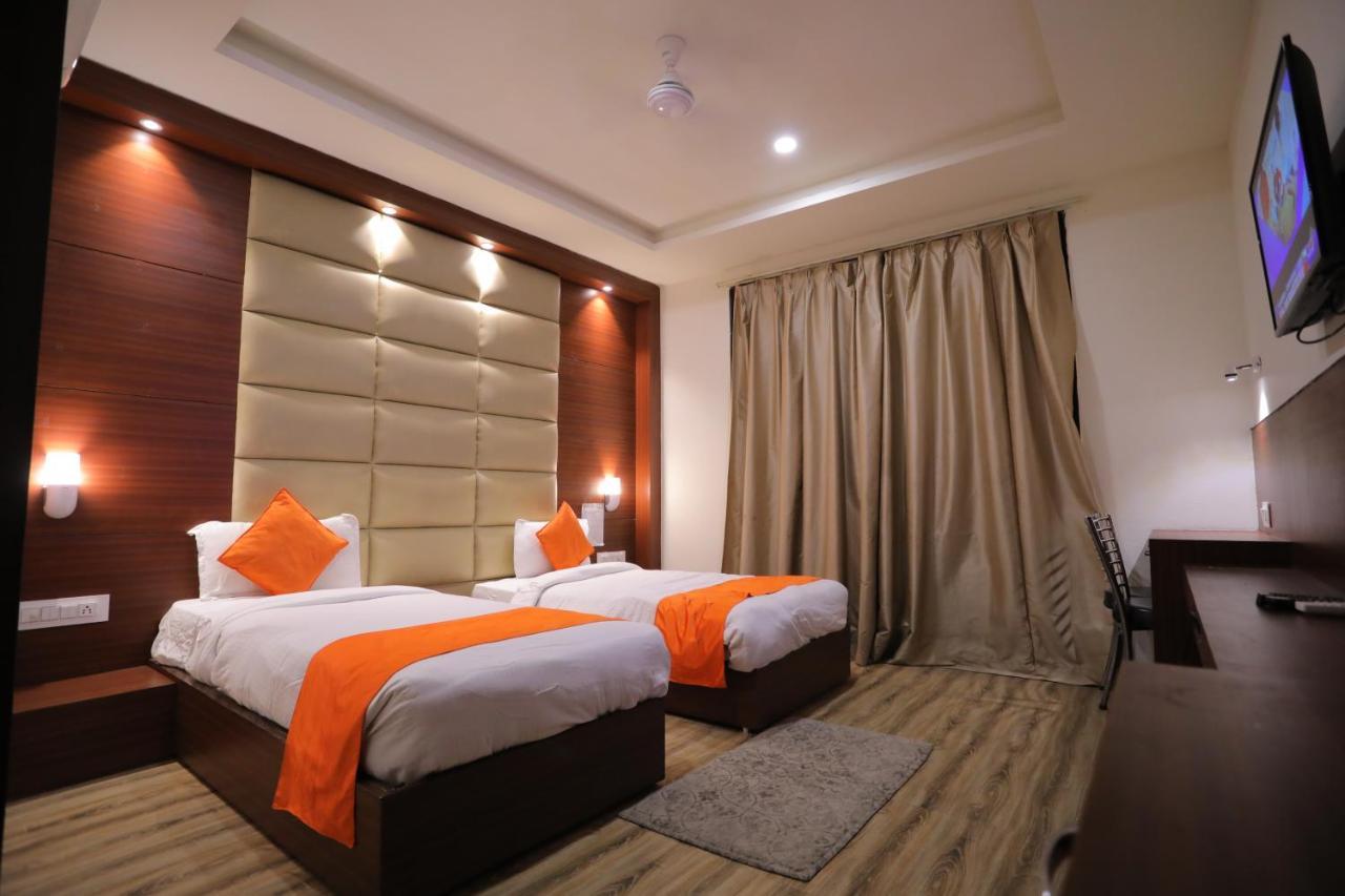 Hotel Marygold Агра Екстериор снимка