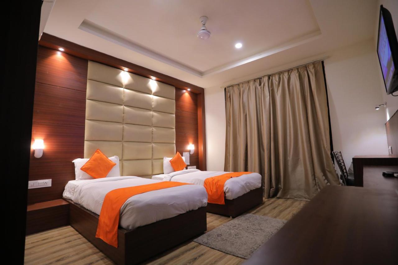 Hotel Marygold Агра Екстериор снимка